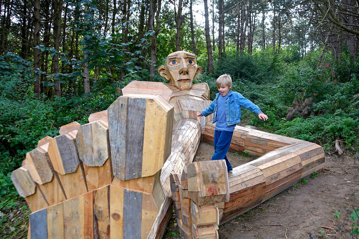 65cc8f5c6c63076d1c65c274_015_2016_thomas-in-the-mountain_six-forgotten-giants_web-9