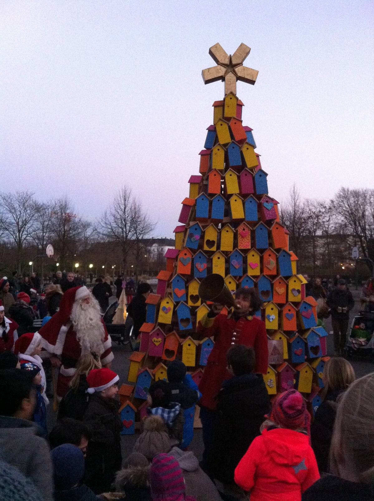 65cc9e11a61df270b981c0b3_christmas-birdtree_web-8