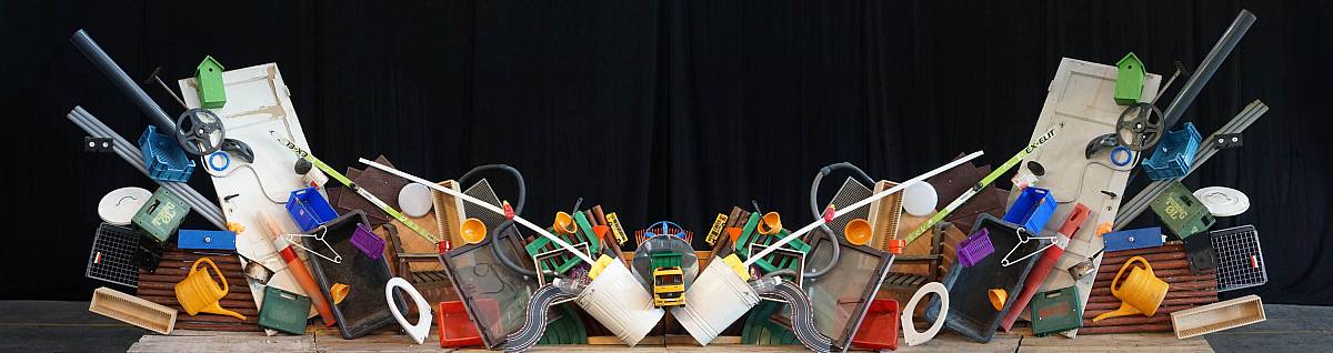 65cc965841f4087a669c0103_2016_pp_mirrored-trash-scenography_web-