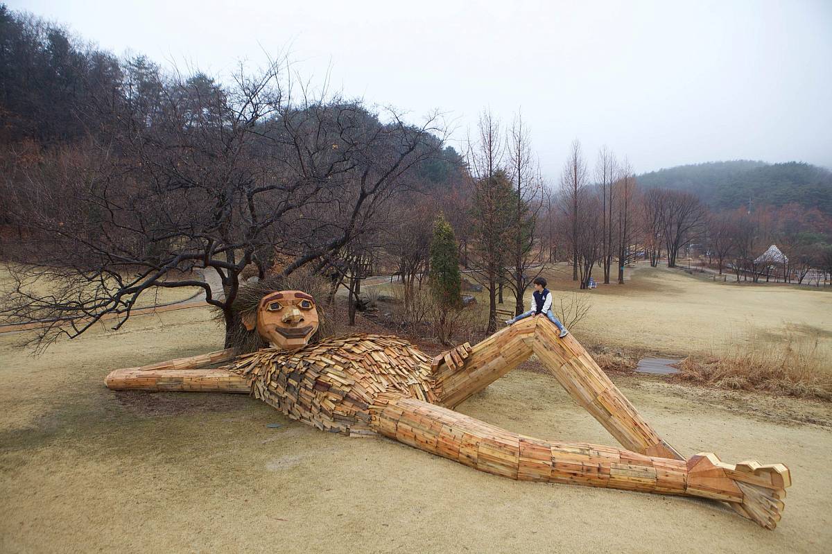 65ccccfd37f914e0d84d0a30_28_2018_happy-kim_pyungyang_south-korea_resized--1-p-2000