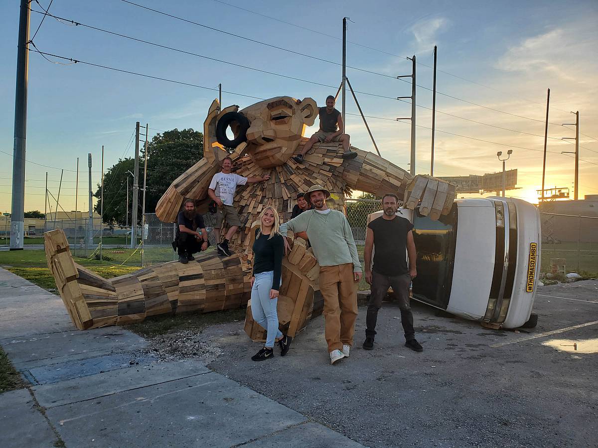 65cc889f38dd7f21f72a1c7c_059_2019_joen-and-the-giant-beetle_web-2