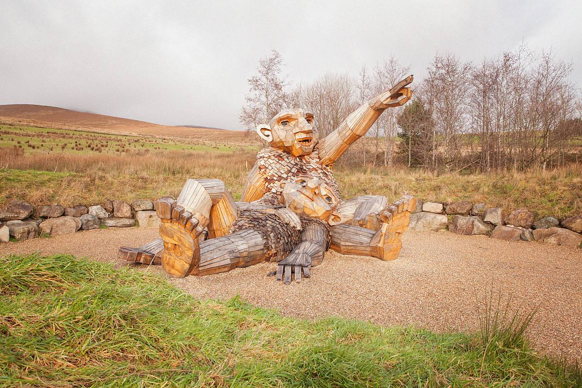 65cc84f35e2db3aead1c7dd3_089090_2022_nowanois_the-3-giants-and-the-campfires-in-the-sky_sperrins_northern-ireland